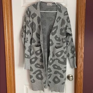 Gray Leopard Print Knit Sweater with Pockets Size L